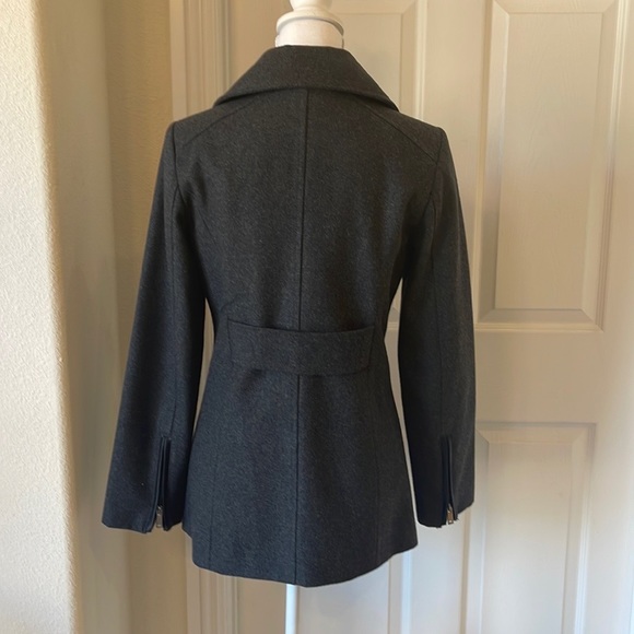 Button front jacket - Picture 2 of 10